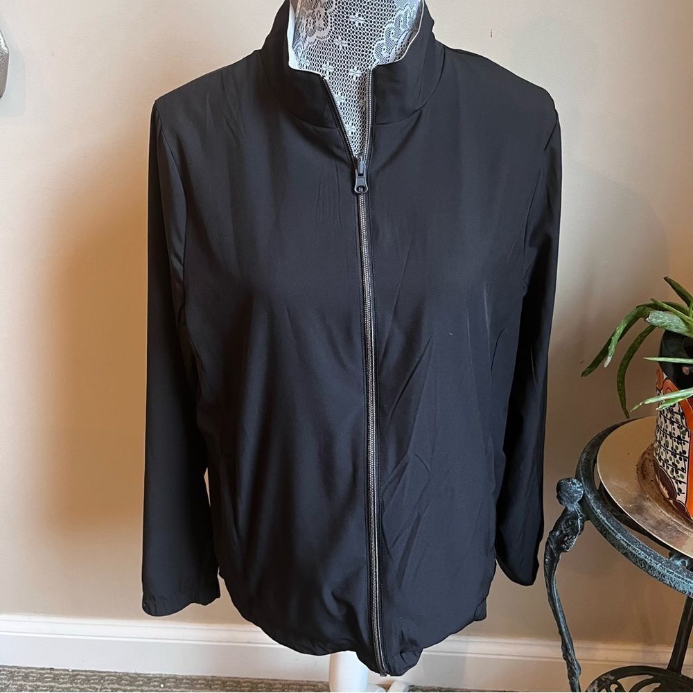 Peach Athleisure Black and White Reversible Packable Jacket Sz Medium